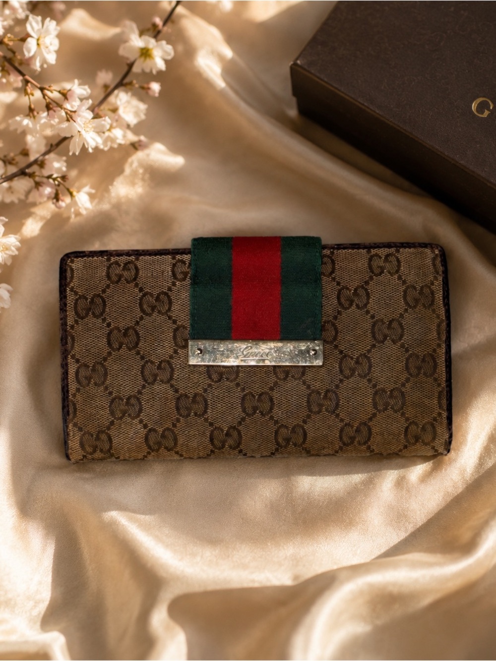 gucci brown monogram fold wallet with sherry line